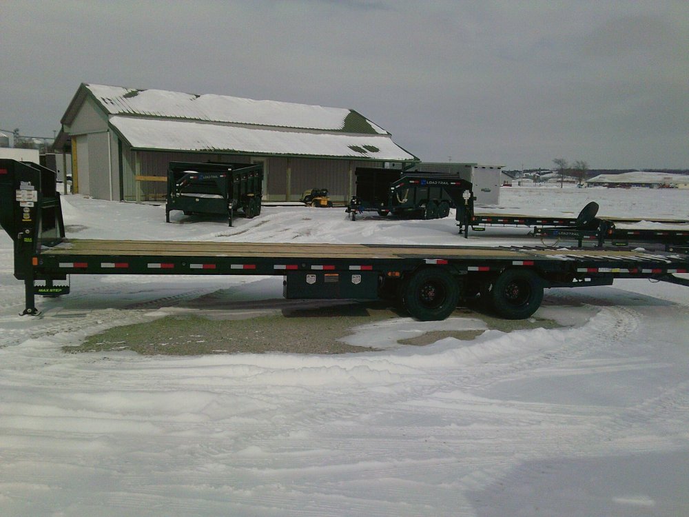 102" X 32' Gooseneck w/Hyd. Dove Trailer 24K