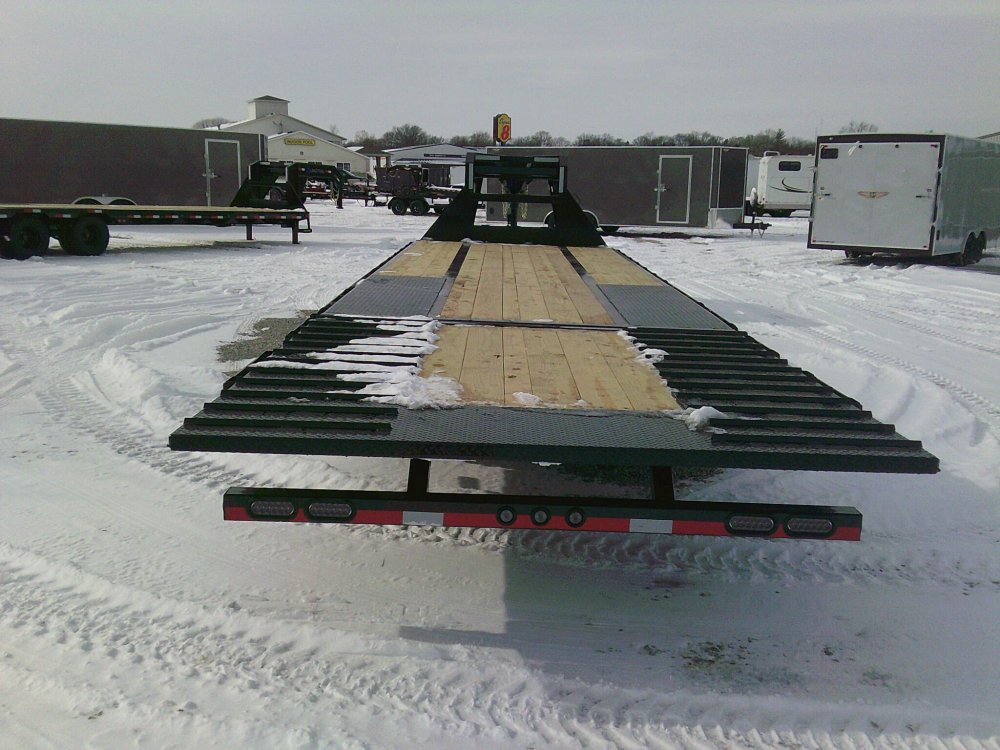 102" X 32' Gooseneck w/Hyd. Dove Trailer 24K