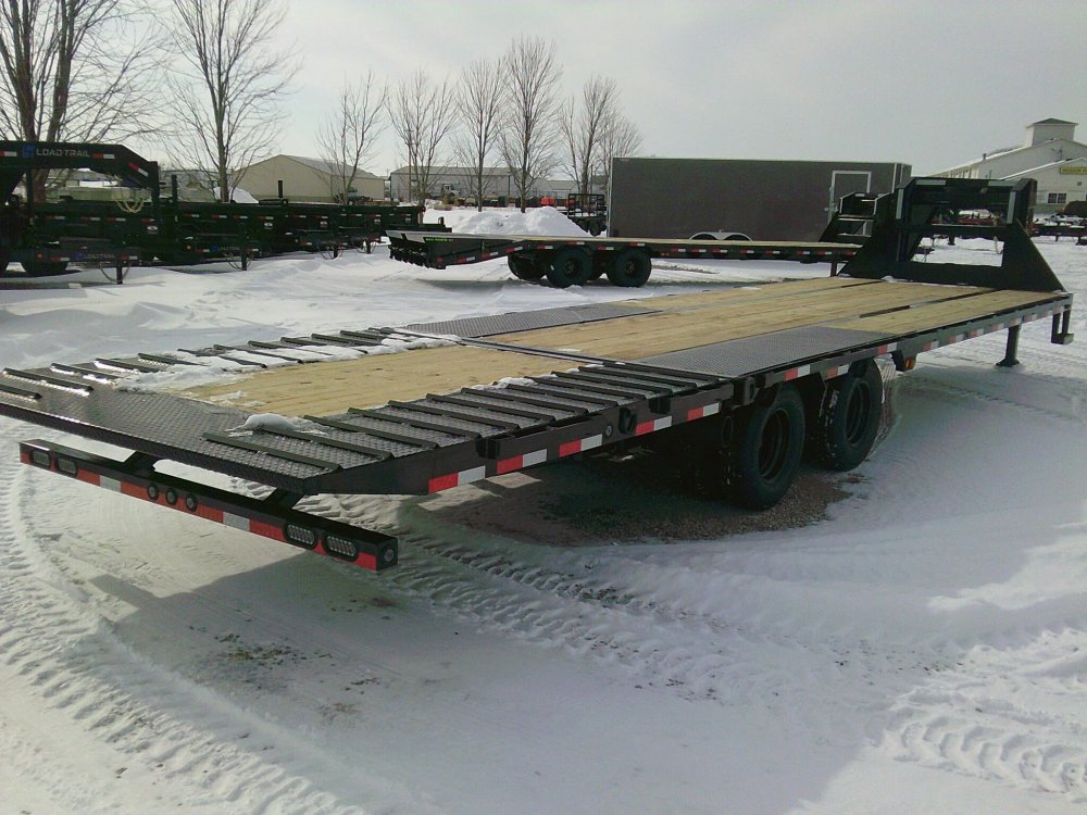 102" X 32' Gooseneck w/Hyd. Dove Trailer 24K
