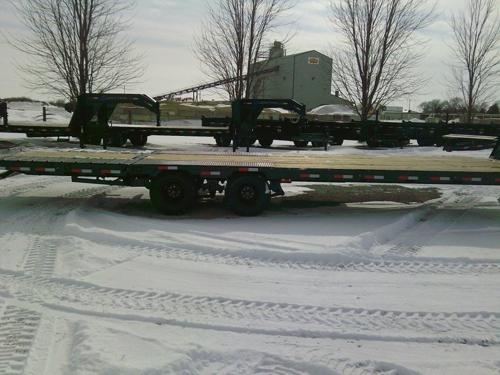 102" X 32' Gooseneck w/Hyd. Dove Trailer 24K