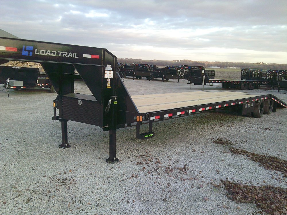 102" x 40' Tandem Low-Pro Gooseneck w/Hyd. Dove Under Frame Bridge & Pipe Bridge