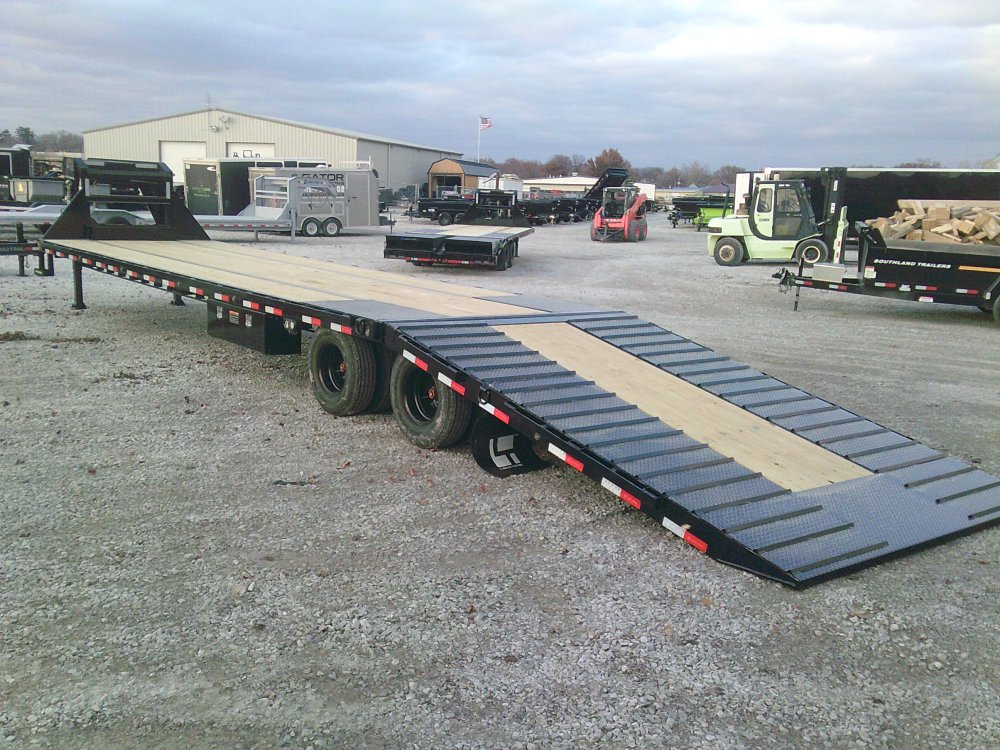 102" x 40' Tandem Low-Pro Gooseneck w/Hyd. Dove Under Frame Bridge & Pipe Bridge