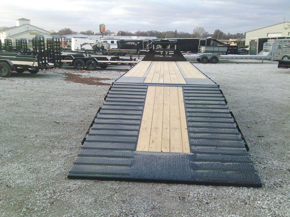 102" x 40' Tandem Low-Pro Gooseneck w/Hyd. Dove Under Frame Bridge & Pipe Bridge