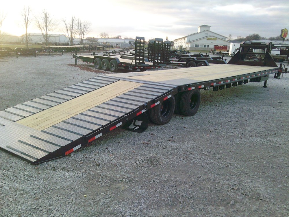 102" x 40' Tandem Low-Pro Gooseneck w/Hyd. Dove Under Frame Bridge & Pipe Bridge