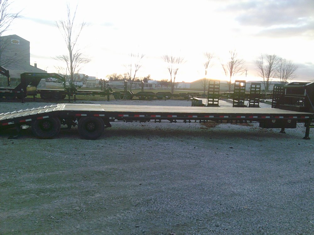 102" x 40' Tandem Low-Pro Gooseneck w/Hyd. Dove Under Frame Bridge & Pipe Bridge