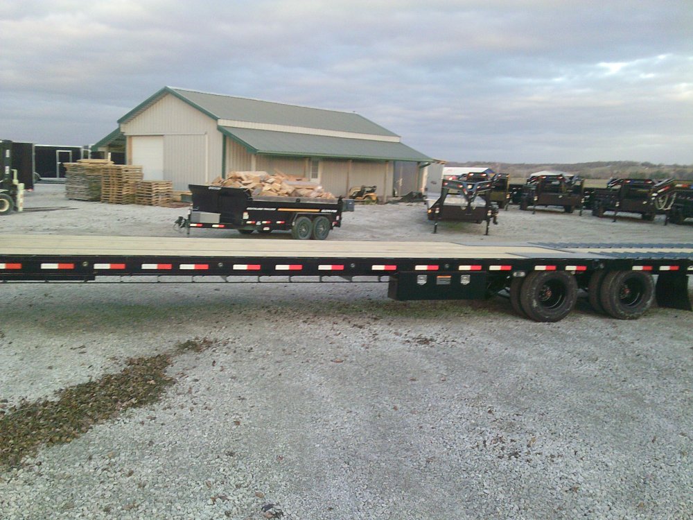 102" x 40' Tandem Low-Pro Gooseneck w/Hyd. Dove Under Frame Bridge & Pipe Bridge