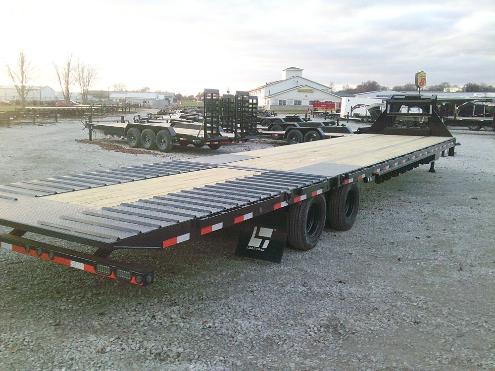 102" x 40' Tandem Low-Pro Gooseneck w/Hyd. Dove Under Frame Bridge & Pipe Bridge