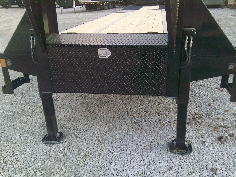 102" x 40' Tandem Low-Pro Gooseneck w/Hyd. Dove Under Frame Bridge & Pipe Bridge