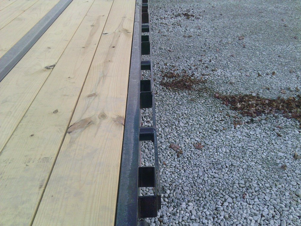 102" x 40' Tandem Low-Pro Gooseneck w/Hyd. Dove Under Frame Bridge & Pipe Bridge