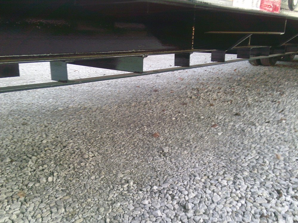 102" x 40' Tandem Low-Pro Gooseneck w/Hyd. Dove Under Frame Bridge & Pipe Bridge