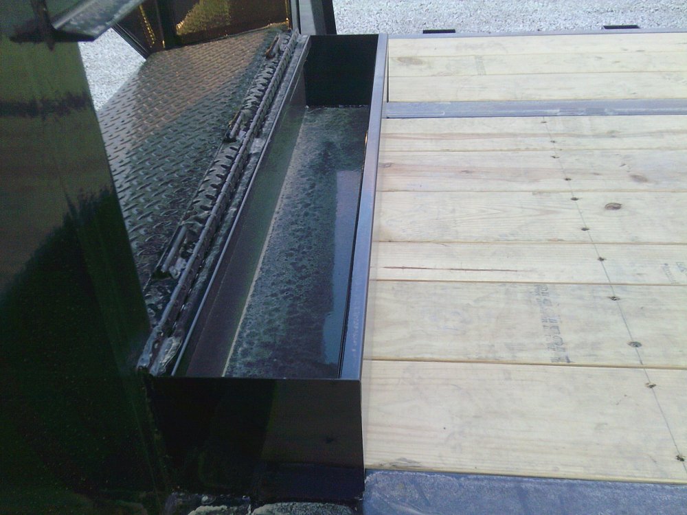 102" x 40' Tandem Low-Pro Gooseneck w/Hyd. Dove Under Frame Bridge & Pipe Bridge