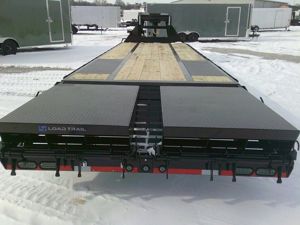 102" X 32' Tandem Low-Pro Gooseneck Trailer 25.9K