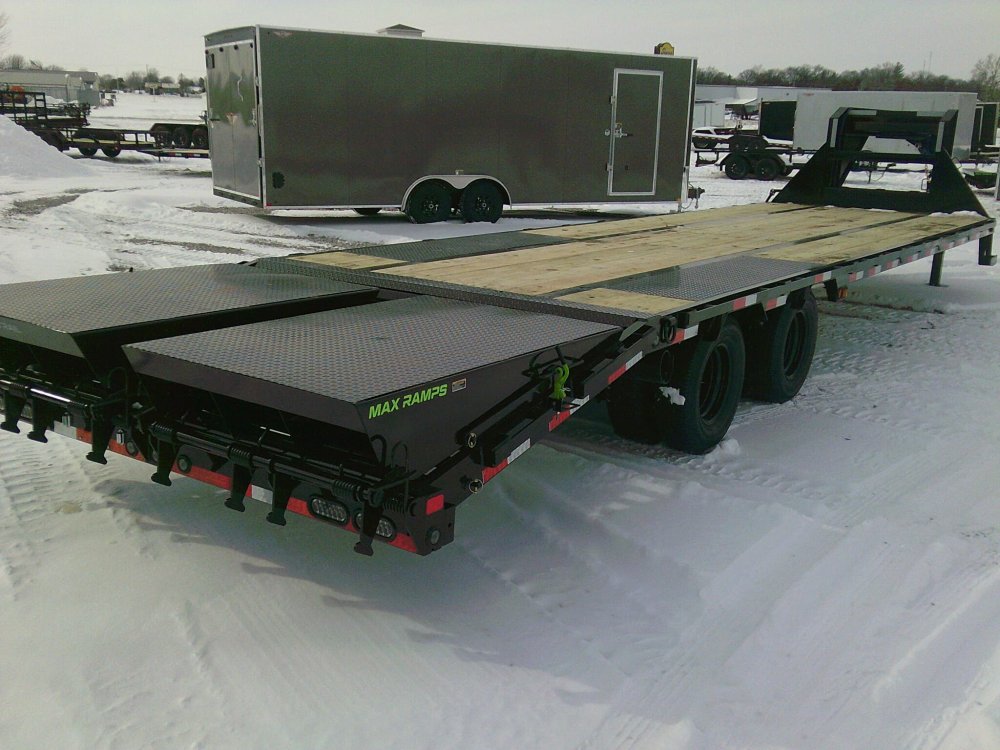 102" X 32' Tandem Low-Pro Gooseneck Trailer 25.9K