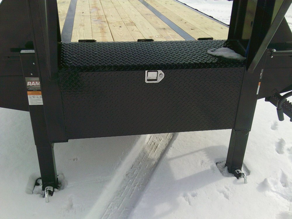102" X 32' Tandem Low-Pro Gooseneck Trailer 25.9K