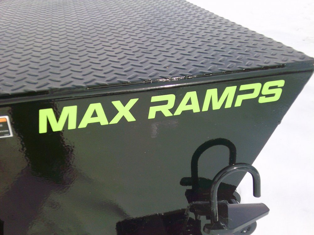 102" X 32' Tandem Low-Pro Gooseneck Trailer 25.9K