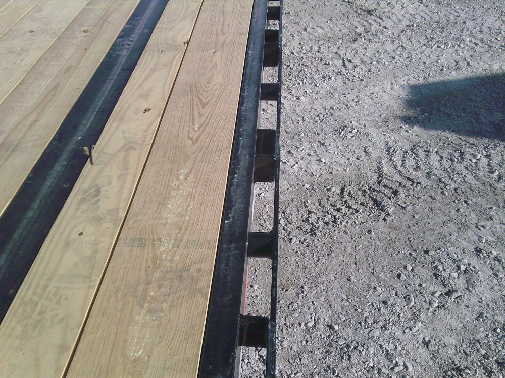 102" x 25' Single Wheel Low-Pro Gooseneck