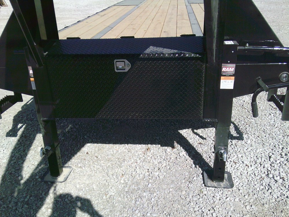 102" x 32' Tandem Low-Pro Gooseneck