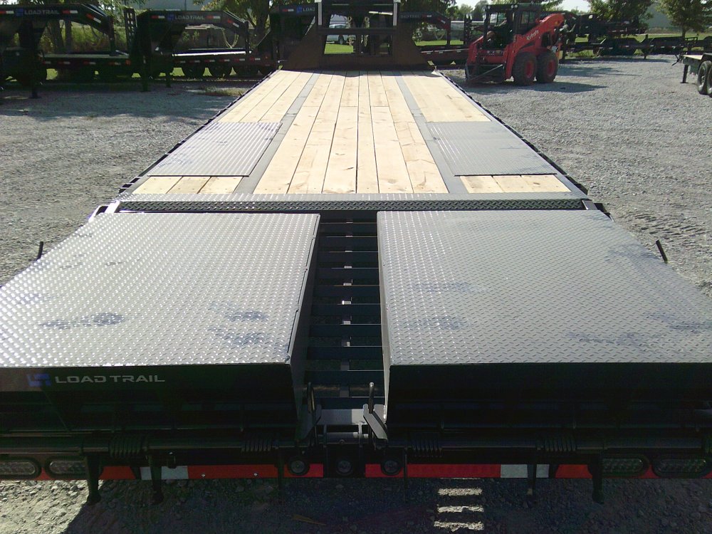 102" x 32' Tandem Low-Pro Gooseneck