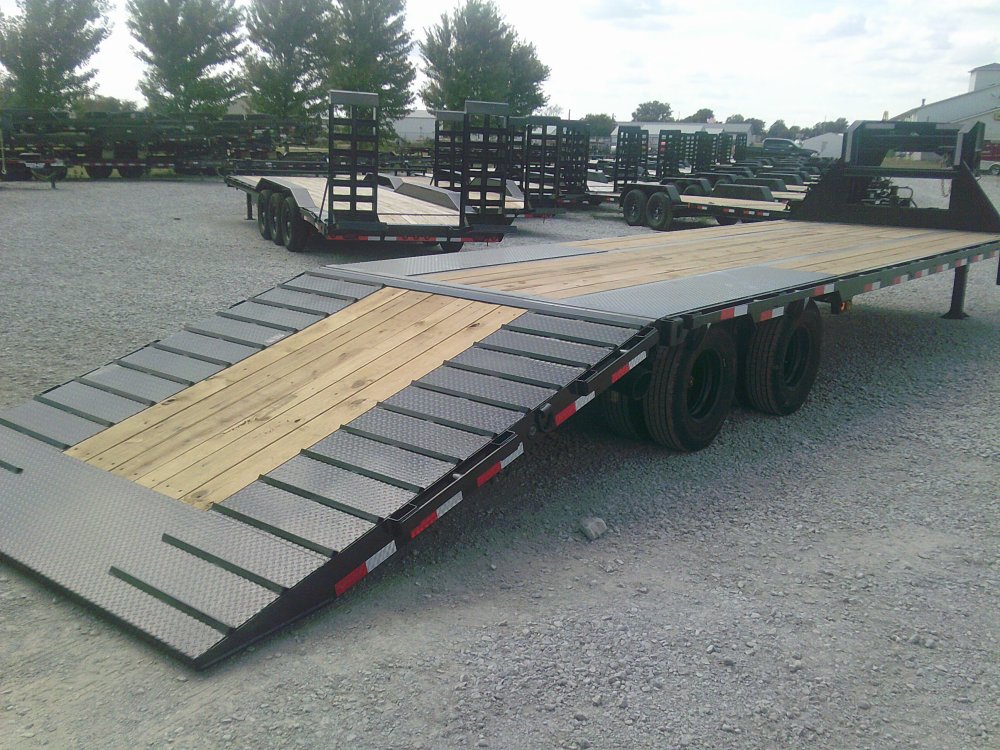 102" x 32' Tandem Low-Pro Gooseneck w/Hyd. Dove -24K