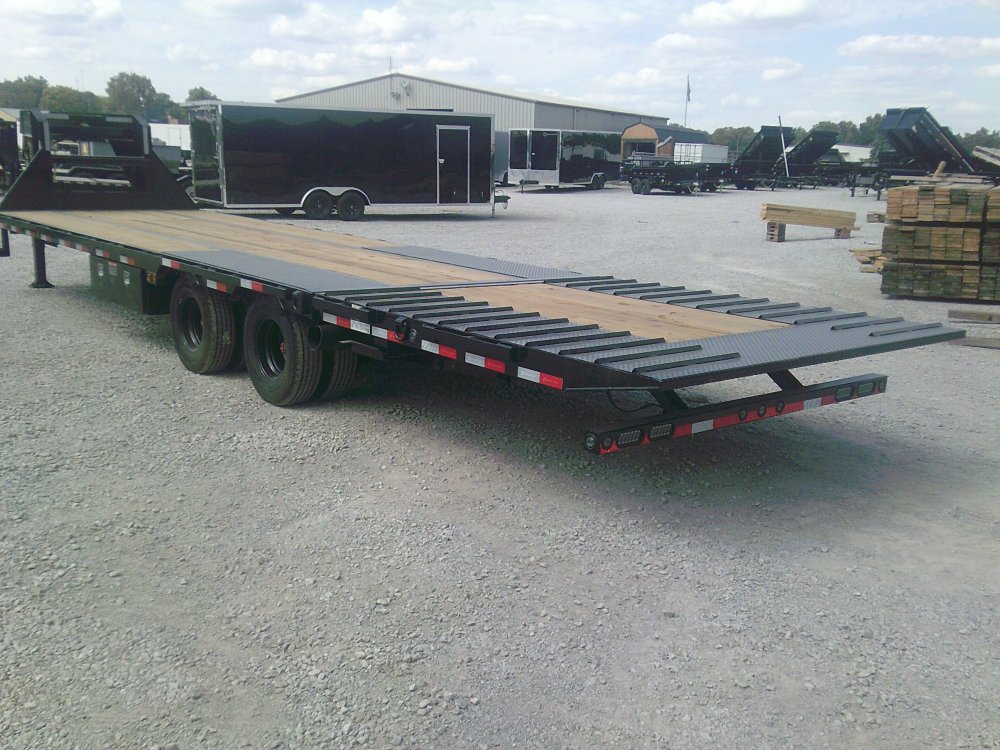 102" x 32' Tandem Low-Pro Gooseneck w/Hyd. Dove -24K