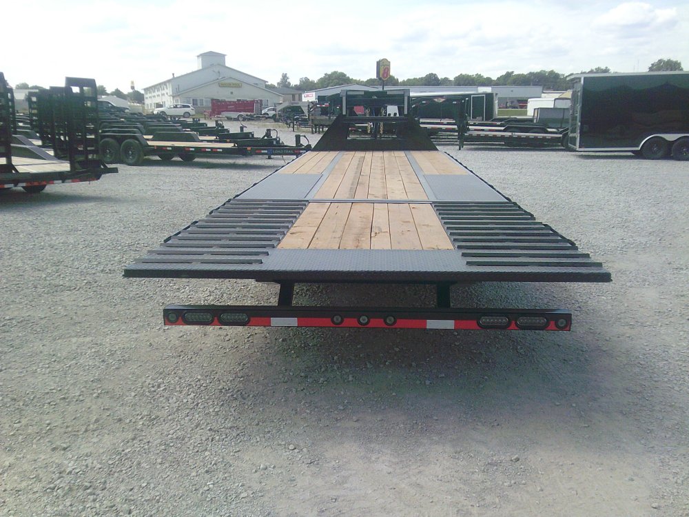 102" x 32' Tandem Low-Pro Gooseneck w/Hyd. Dove -24K