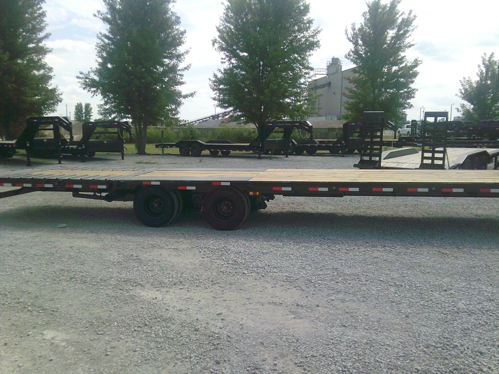 102" x 32' Tandem Low-Pro Gooseneck w/Hyd. Dove -24K