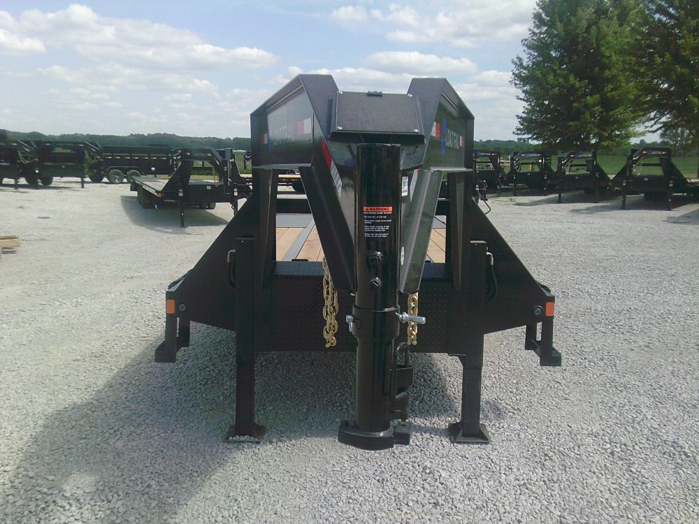 102" x 32' Tandem Low-Pro Gooseneck w/Hyd. Dove -24K