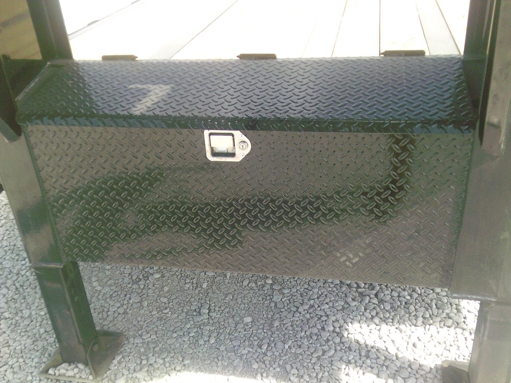 102" x 32' Tandem Low-Pro Gooseneck w/Hyd. Dove -24K