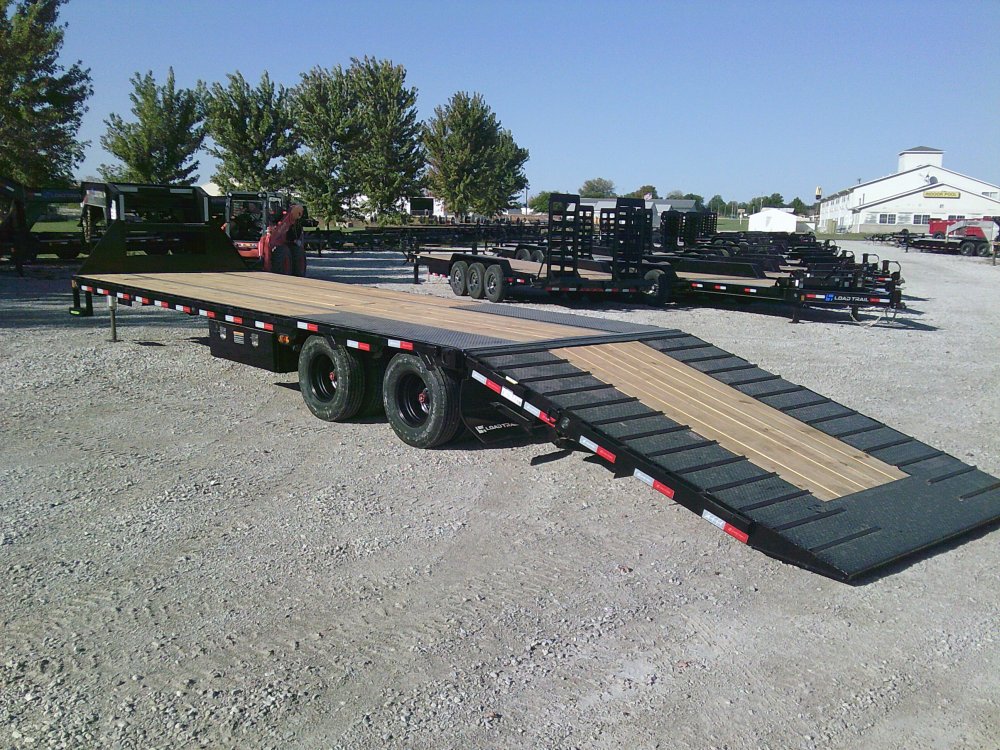 102" x 34' Tandem Low-Pro Gooseneck w/Hyd. Dove