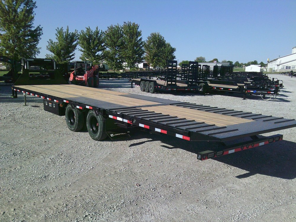 102" x 34' Tandem Low-Pro Gooseneck w/Hyd. Dove