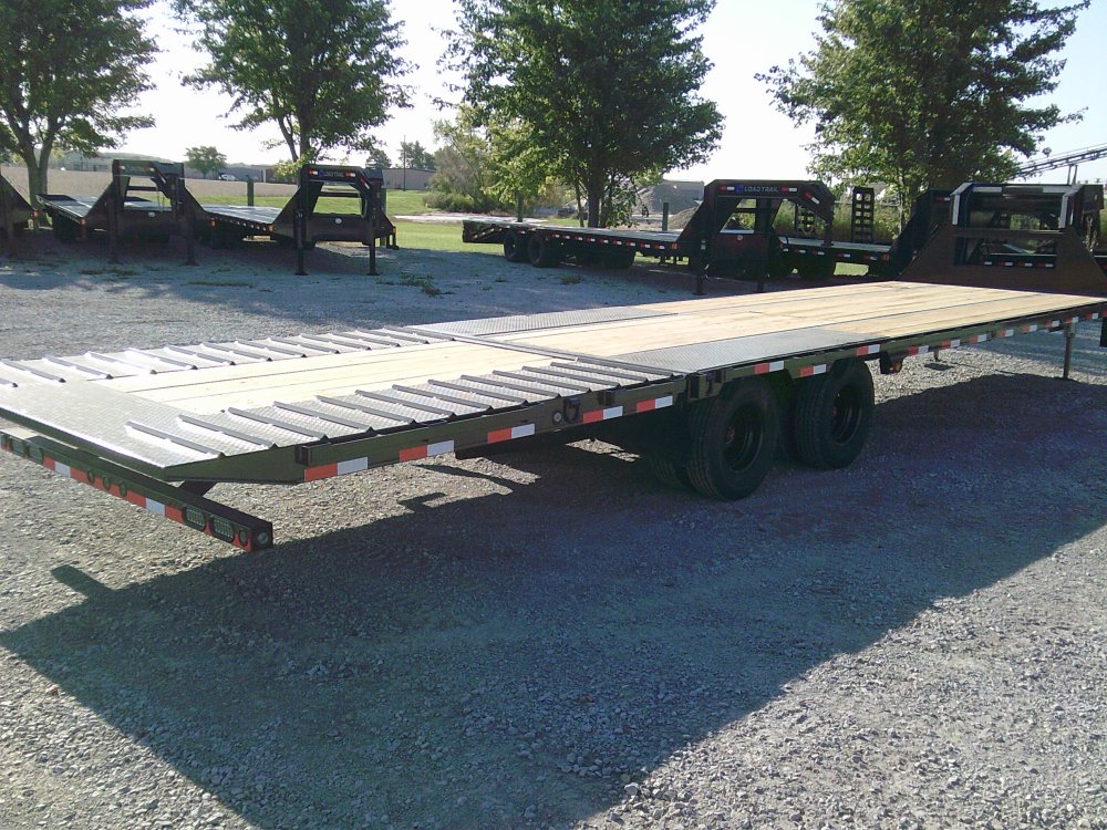 102" x 34' Tandem Low-Pro Gooseneck w/Hyd. Dove