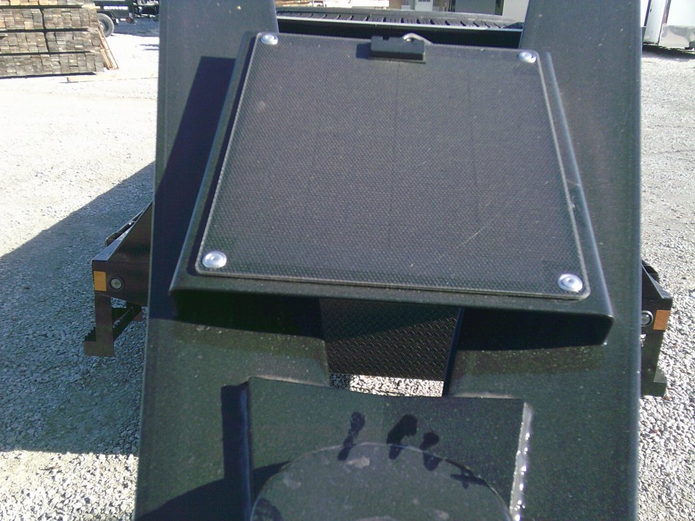 102" x 34' Tandem Low-Pro Gooseneck w/Hyd. Dove