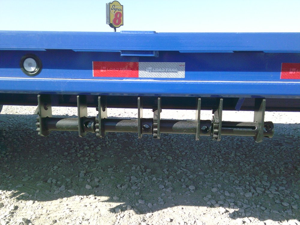 102" x 30' Single Wheel Low-Pro Gooseneck