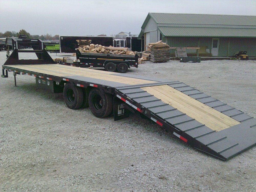 102" x 32' Tandem Low-Pro Gooseneck w/Hyd. Dove -25900K