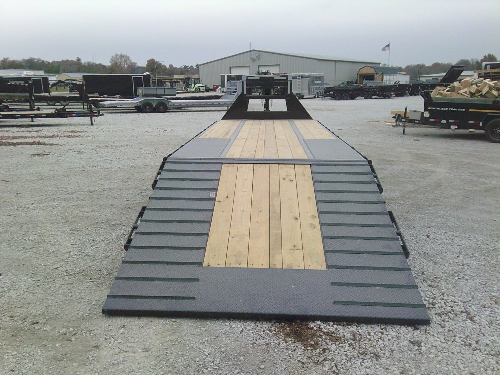 102" x 32' Tandem Low-Pro Gooseneck w/Hyd. Dove -25900K