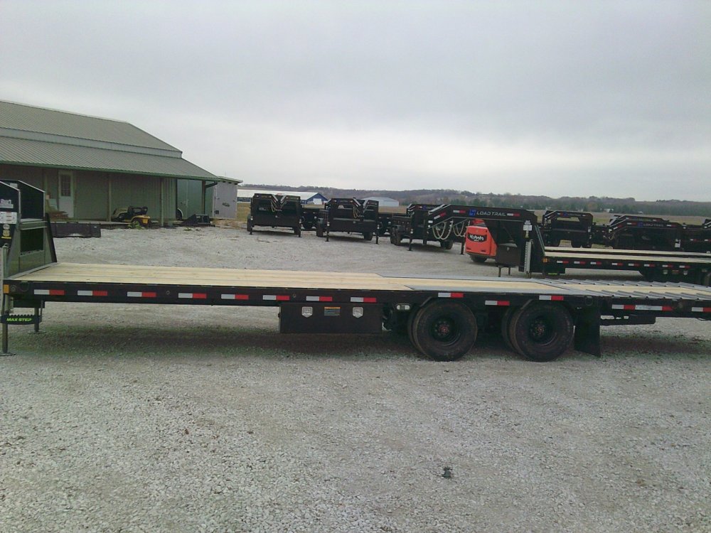 102" x 32' Tandem Low-Pro Gooseneck w/Hyd. Dove -25900K