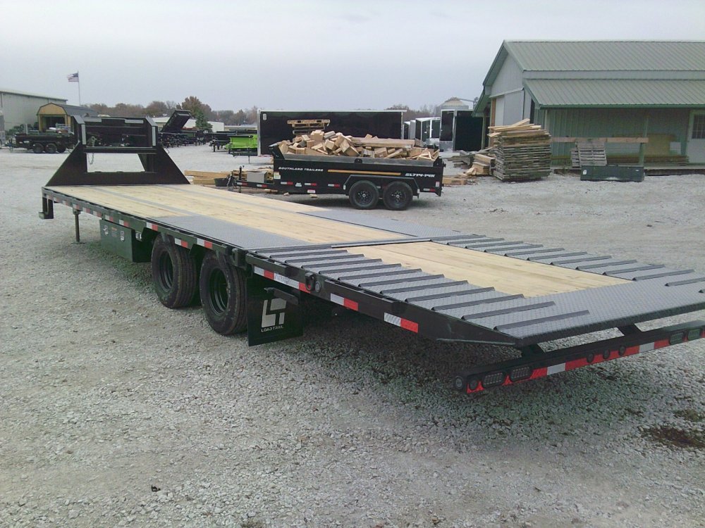 102" x 32' Tandem Low-Pro Gooseneck w/Hyd. Dove -25900K