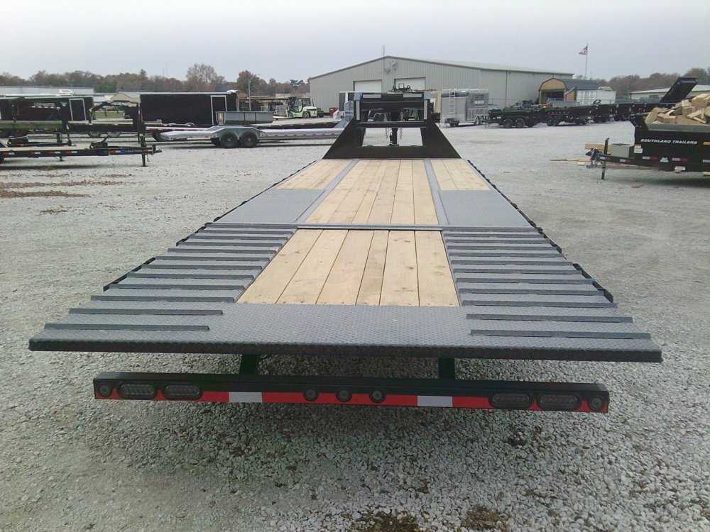 102" x 32' Tandem Low-Pro Gooseneck w/Hyd. Dove -25900K