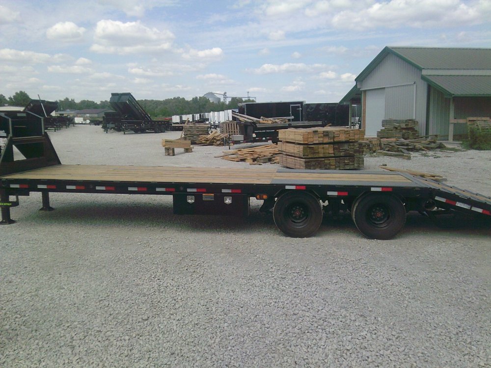 102" x 32' Tandem Low-Pro Gooseneck w/Hyd. Dove -24K