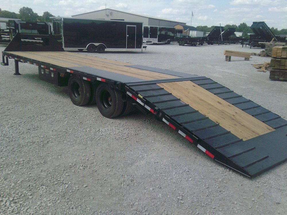 102" x 32' Tandem Low-Pro Gooseneck w/Hyd. Dove -24K