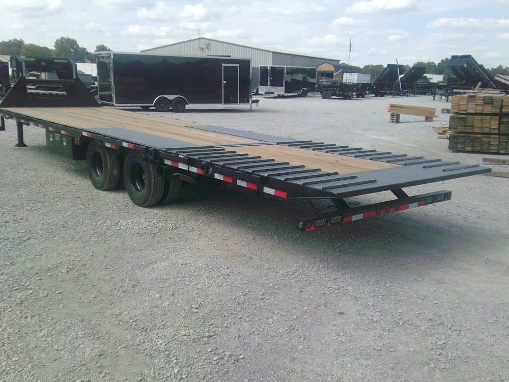 102" x 32' Tandem Low-Pro Gooseneck w/Hyd. Dove -24K