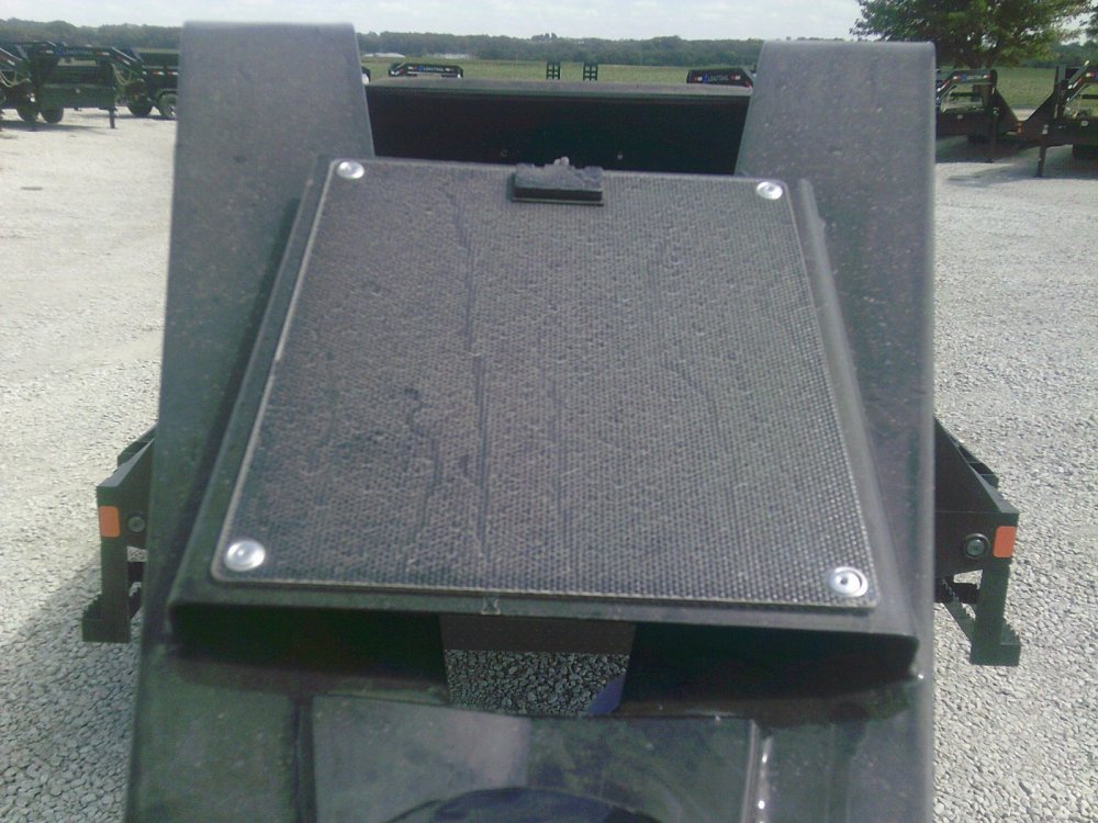 102" x 32' Tandem Low-Pro Gooseneck w/Hyd. Dove -24K