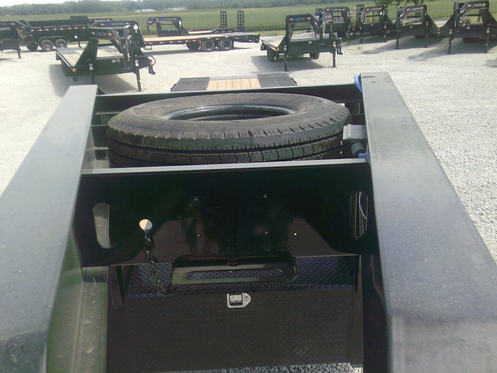 102" x 32' Tandem Low-Pro Gooseneck w/Hyd. Dove -24K