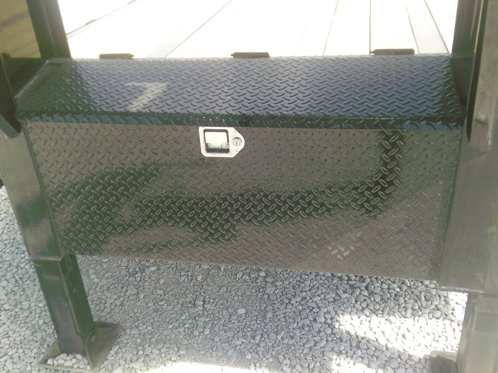 102" x 32' Tandem Low-Pro Gooseneck w/Hyd. Dove -24K