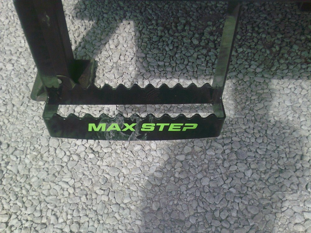 102" x 32' Tandem Low-Pro Gooseneck w/Hyd. Dove -24K