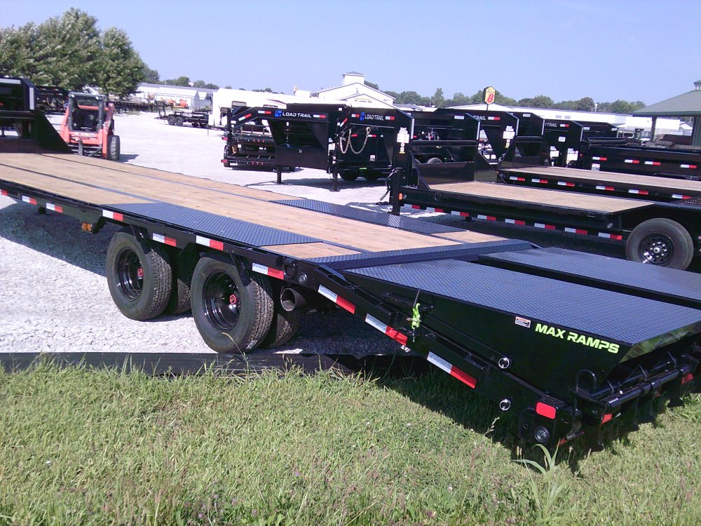 102' x 32' Tandem Low-Pro Gooseneck Trailer
