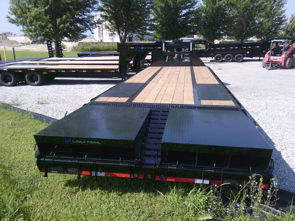 102' x 32' Tandem Low-Pro Gooseneck Trailer