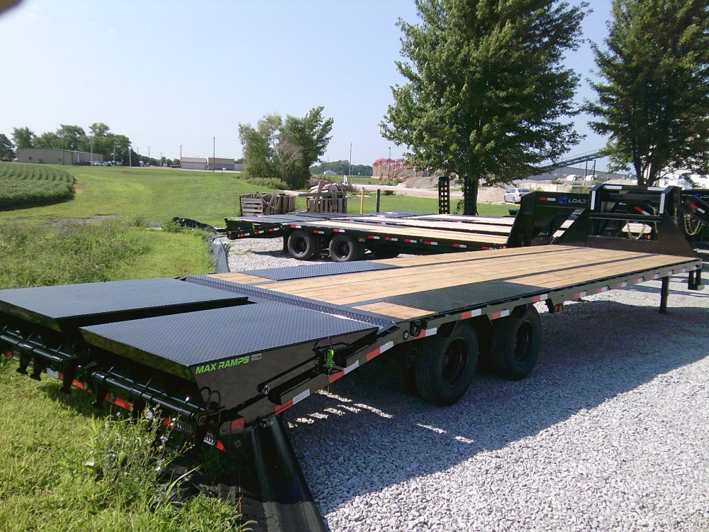 102' x 32' Tandem Low-Pro Gooseneck Trailer