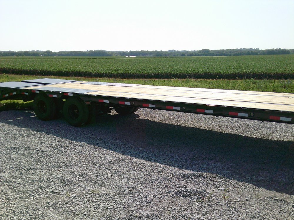 102' x 32' Tandem Low-Pro Gooseneck Trailer