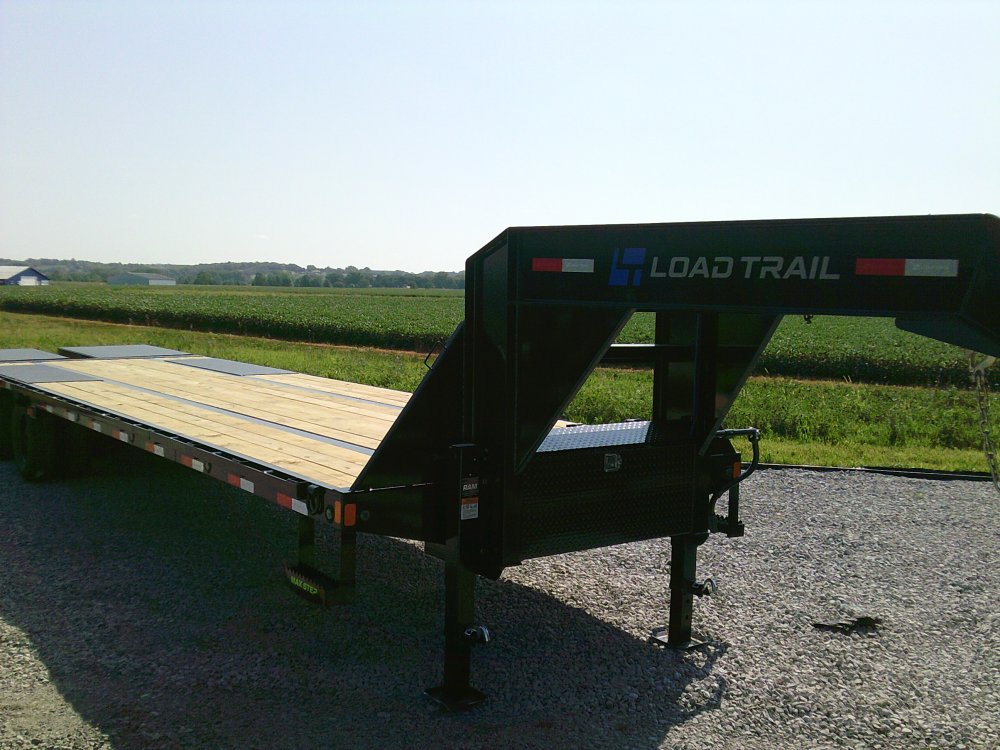 102' x 32' Tandem Low-Pro Gooseneck Trailer